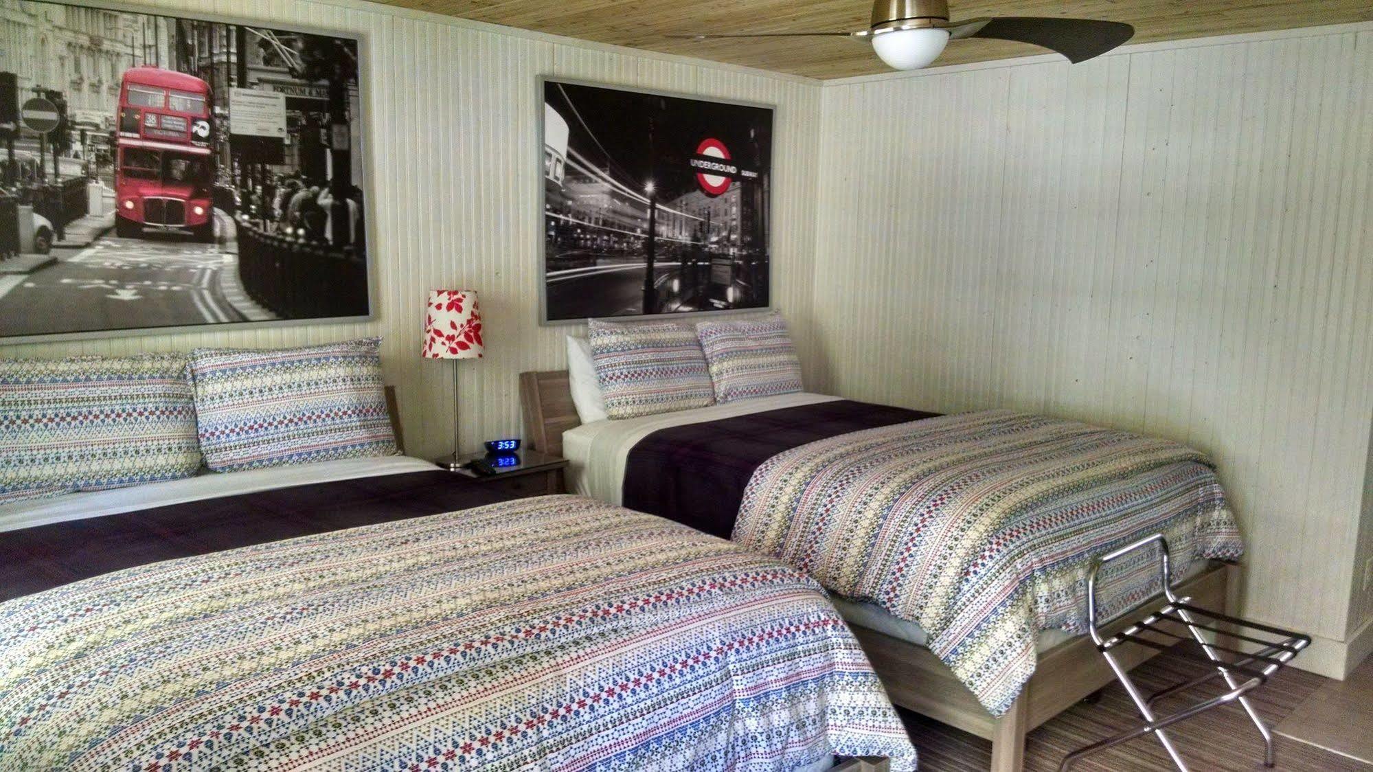 The Saugatuck Retro Resort Luaran gambar